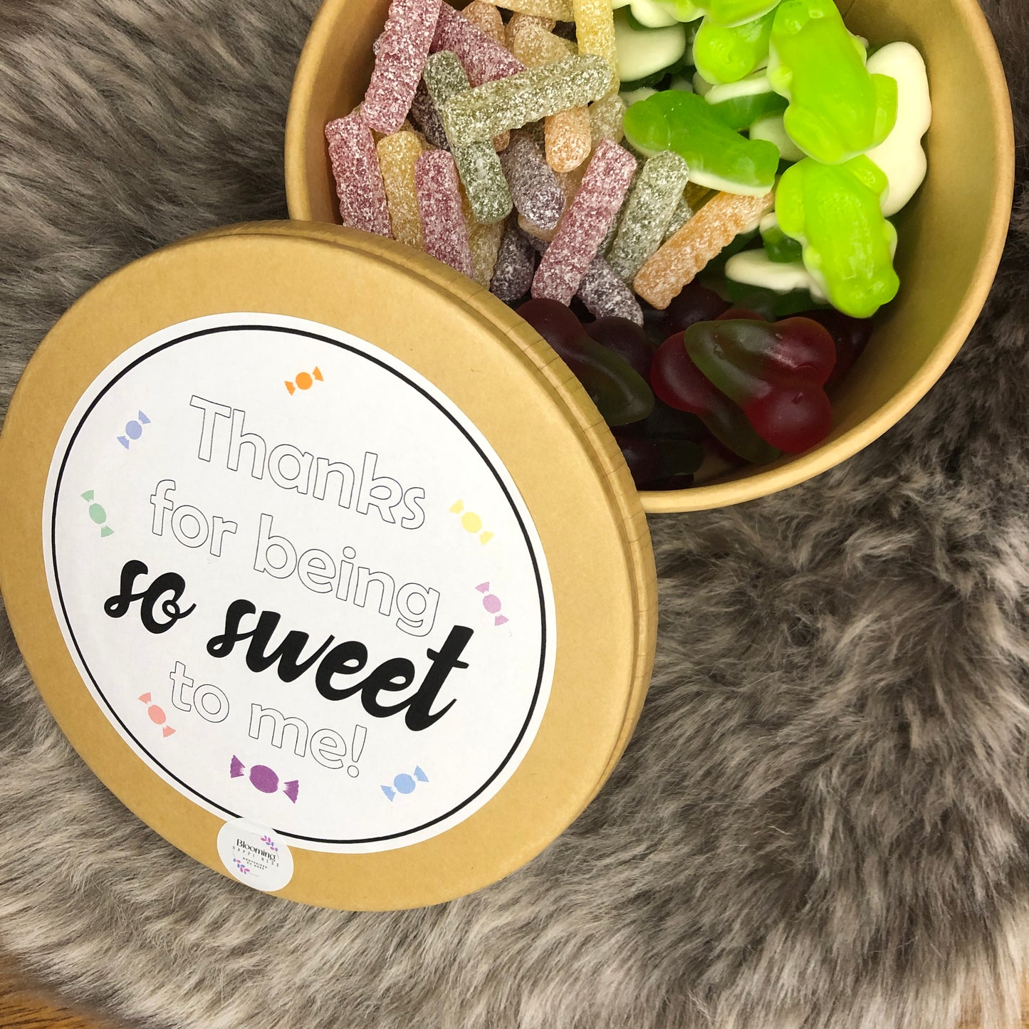 Snoepdoos met sticker (eigen tekst mogelijk)