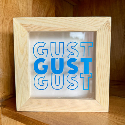 Gepersonaliseerde spaarpot grenenhout met plexi